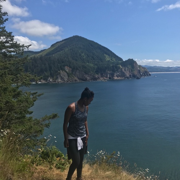 Meet your Posher, Docia - Picture 3 of 3